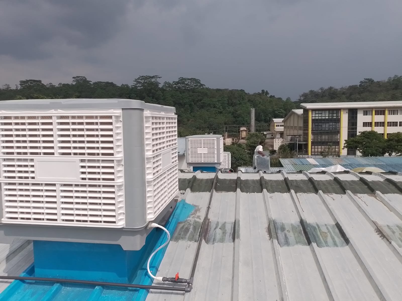roof mounted air cooler .jpg