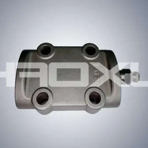 Differential pressure transmitter flange clamp plate