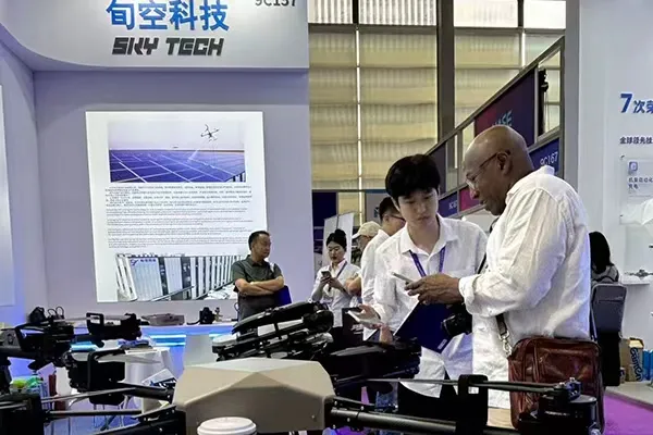2026 Shenzhen International Drone Exhibition | Sky Technology's booth was packed with visitors, with overseas clients gathering to explore new cooperation opportunities.