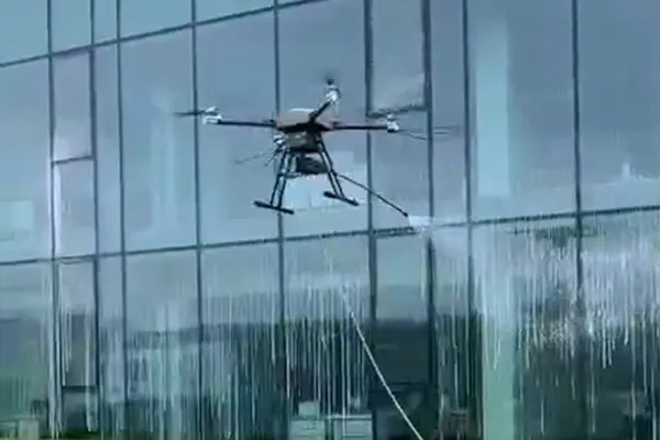 SKY TECH Drone Cleaning System Receives Positive Field Feedback from Czech Client