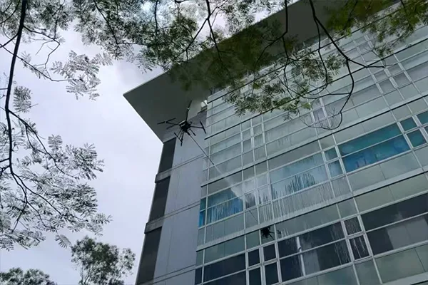 Hong Kong customers' feedback: The cleaning of unmanned aircraft has been successfully applied to the exterior cleaning of buildings.
