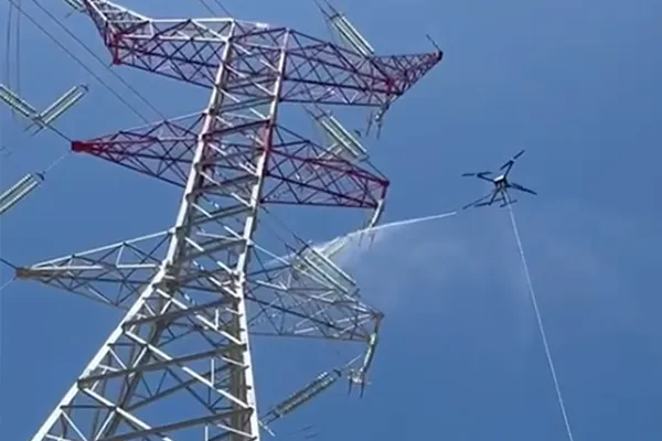 Customer Feedback: Live Operation of Live-Line Cleaning Drone Effectively Solves Pollution Problems of High-Voltage Tower Insulators