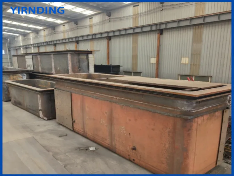 Round-bottomed, rounded-corner galvanised pan