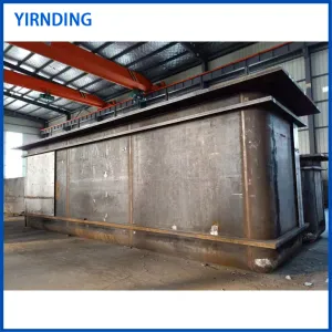 Flat-bottomed, rounded-edge zinc saucepan