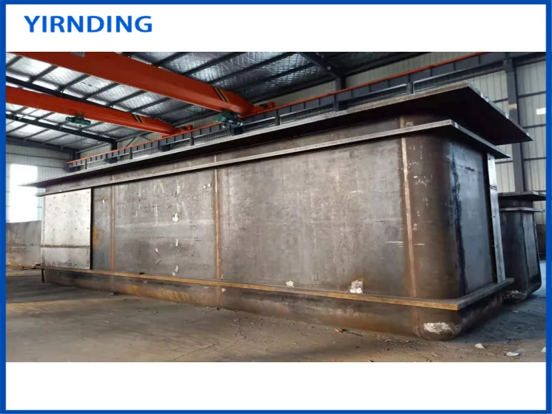 Flat-bottomed, rounded-edge zinc saucepan