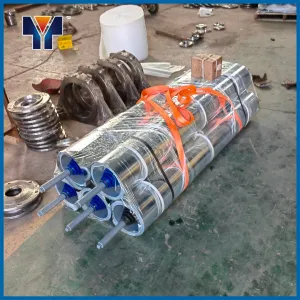 Self correcting deviation type lower roller