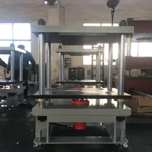 مكبس هيدروليكي عالمي بأربعة أعمدة