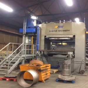 Presse hydraulique d'estampage de moyeu de roue