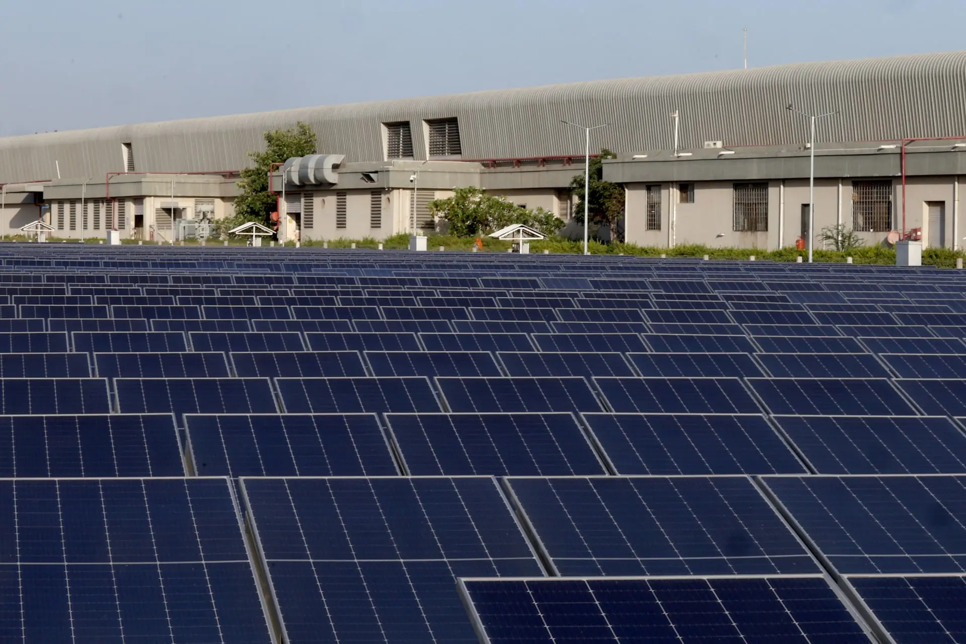 India Proposes Battery Storage Requirements for New Renewable Energy Projects: Why Is BESS Becoming Essential?