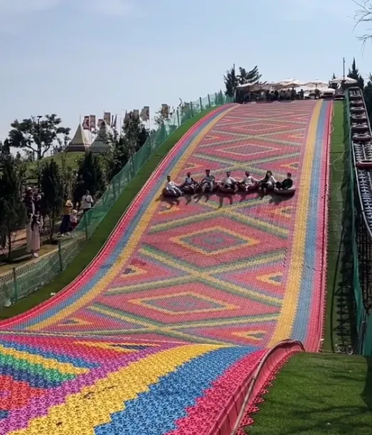 Roller Skating Slide  Outdoor rainbow Float Slide Entertainment Outdoor Amusement Equipment 