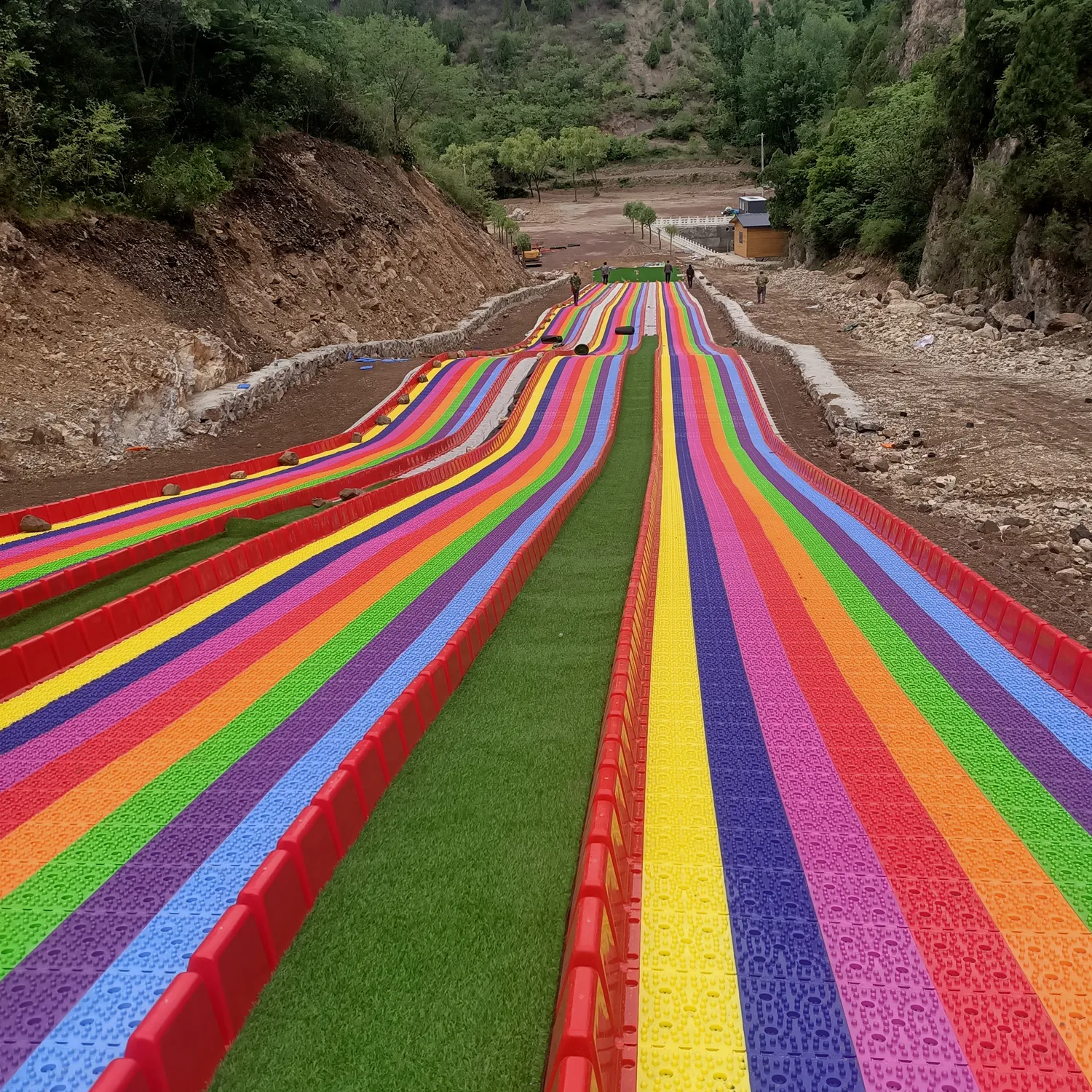 Outdoor Amusement Park Dry Ski Snow Rainbow Slide Colorful Plastic Dry Slides for Sale