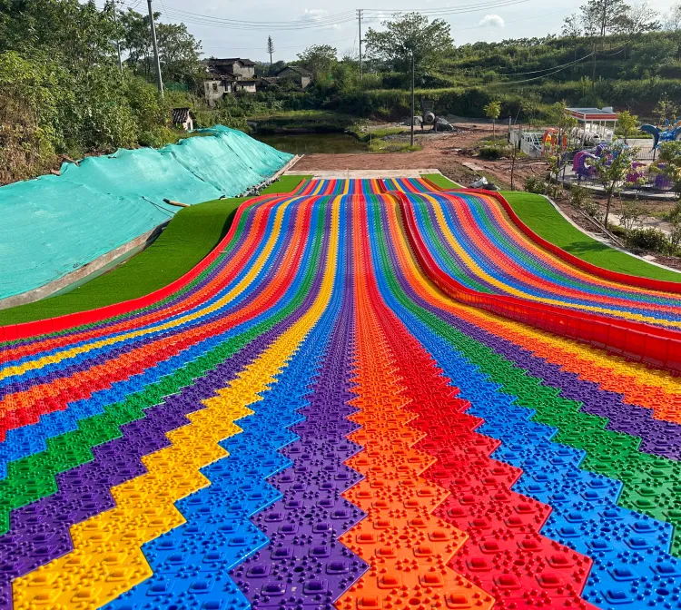 ODM&OEM Colourful Roller Skating Slide No Power Ski Grass Sliding rainbow Dry Snow Slide