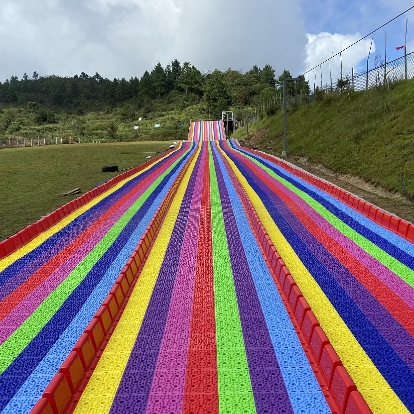 Plastic Roller Skating Slide Security ODM&OEM Playground Attraction and Safety Family Games rainbow Slide