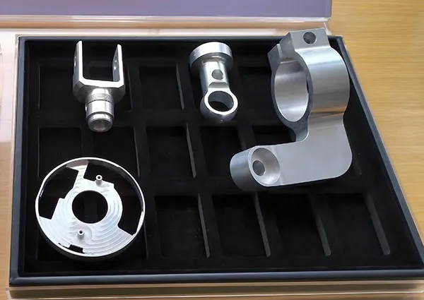 YASHIDA grinding machines were used to grind precision adapters for a 3C electronics company (3C electronics industry).