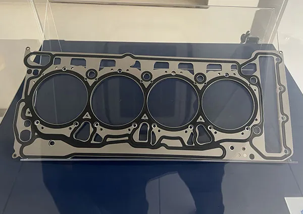 YASHIDA grinding machines were used to grind sheet metal materials for an automobile manufacturing company (automotive industry).