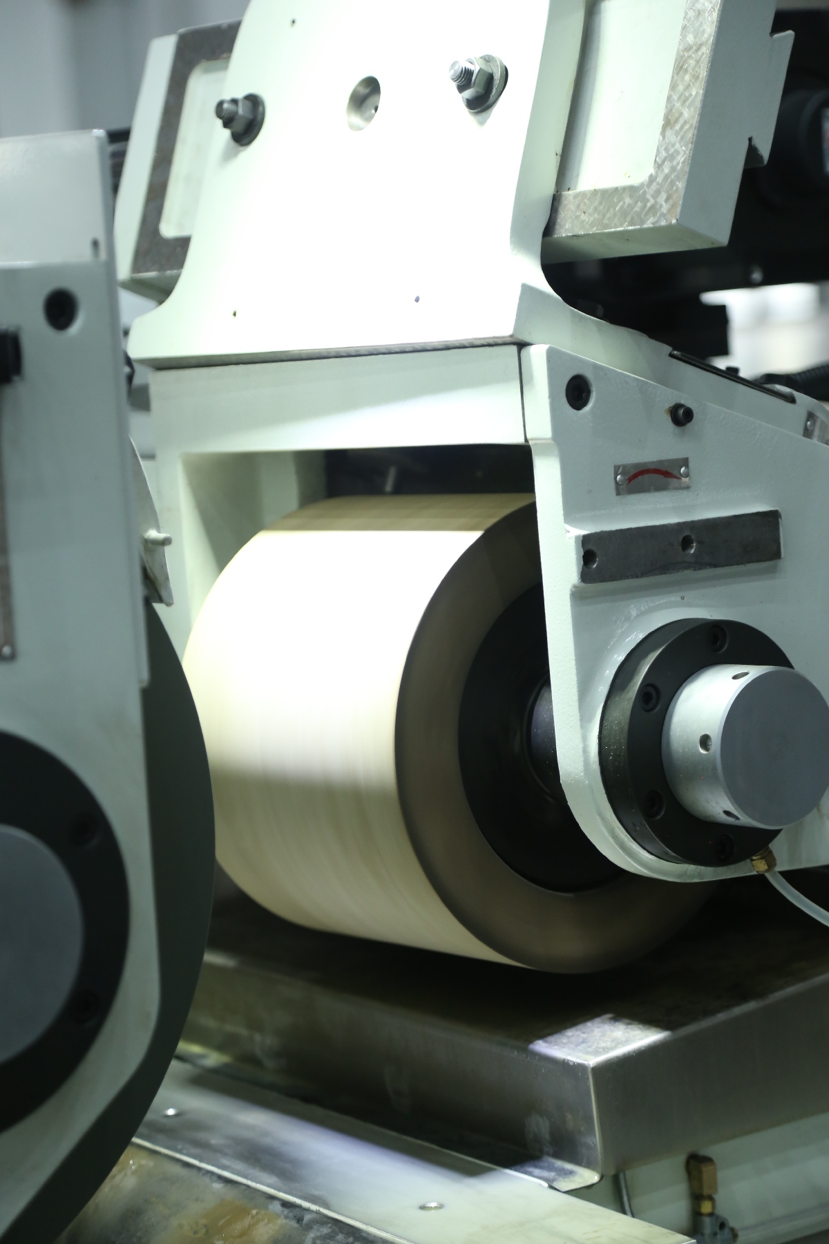 centerless cylindrical grinder