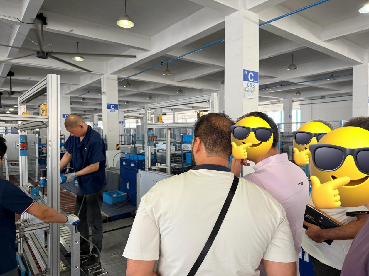 Eberry Electric Welcomes Overseas Customer for Vacuum Circuit Breaker & Switchgear Factory Inspection-2.jpg