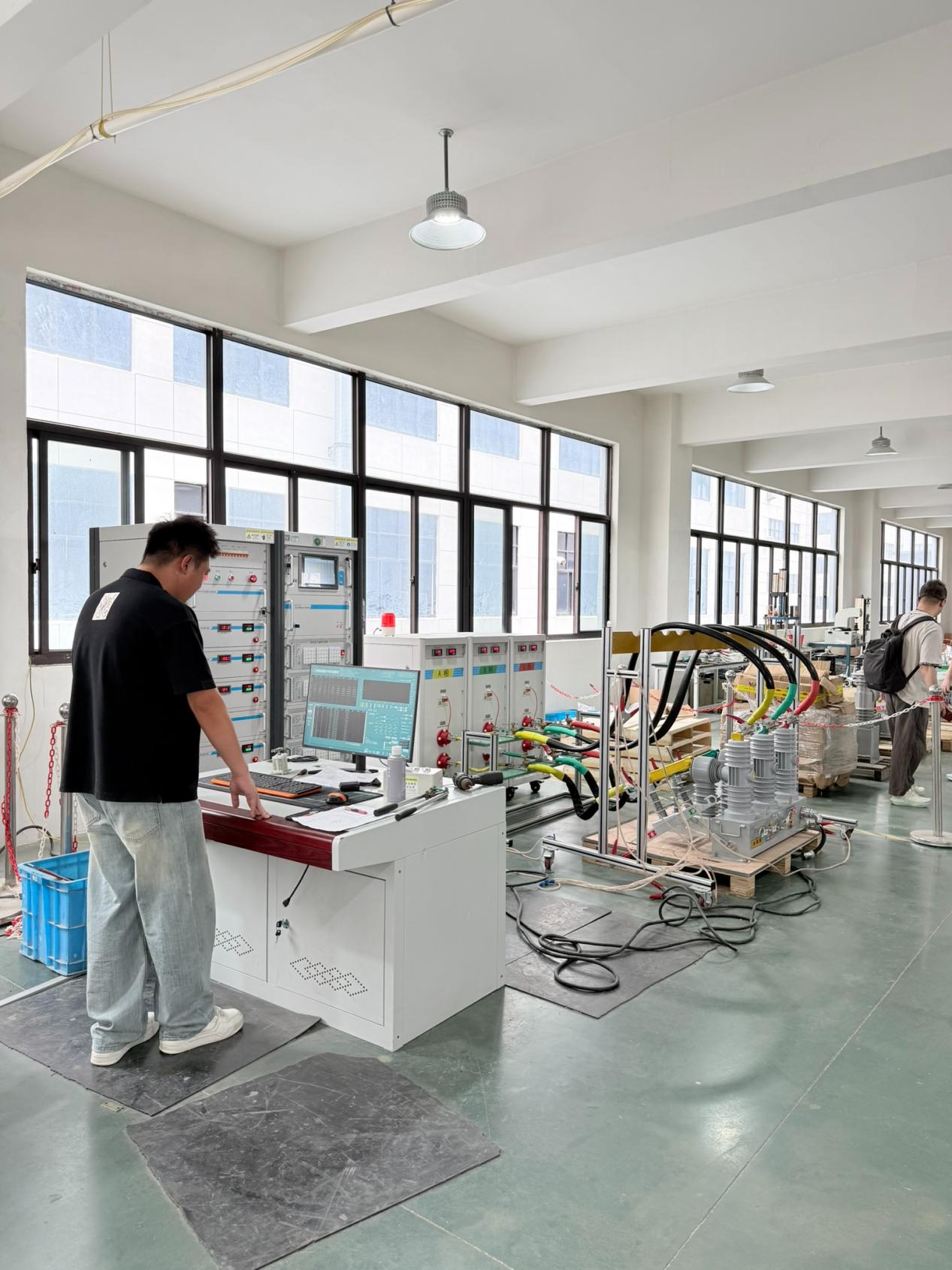 Tanzanian Customer Visits Eberry Electric for 33kV Load Break Switch Inspection-4.jpg
