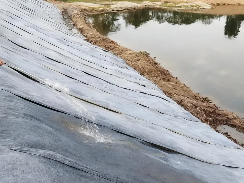 Erosion-resistant, waterproof, rapid-deployment, strong flood control concrete canvas