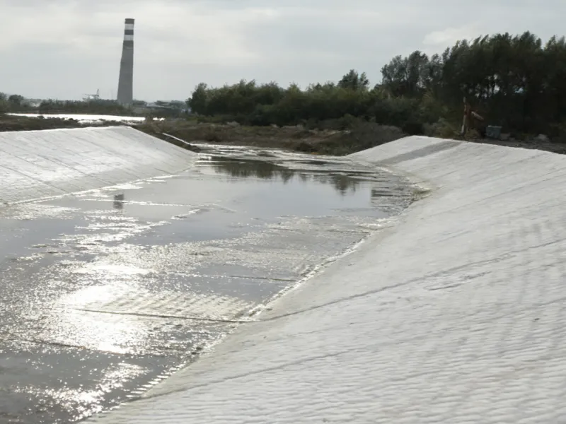 Leak-proof, agricultural, cost-saving, durable irrigation composite geomembrane