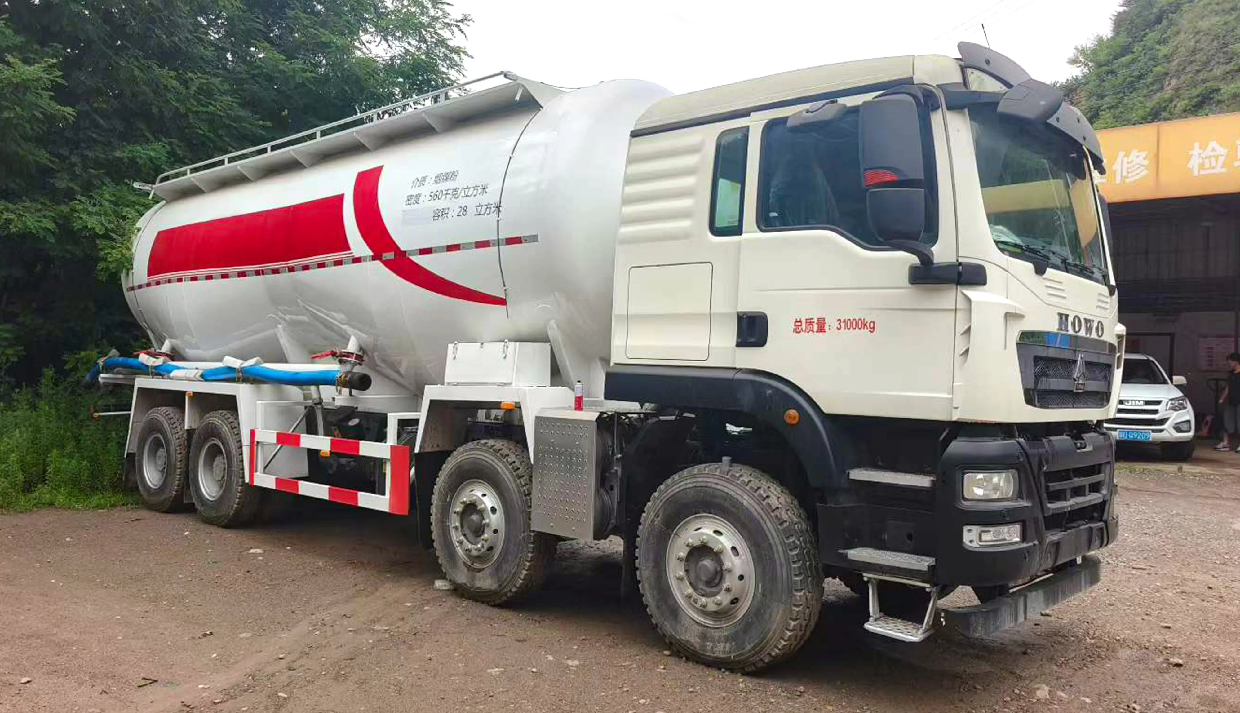 Delivery of 26 m&sup3; Cement Unloading Truck for Changqing Oilfield Cementing Engineering Company