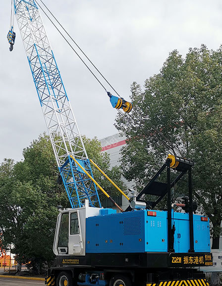 Hybrid (electric and hydraulic) tire crane.jpg