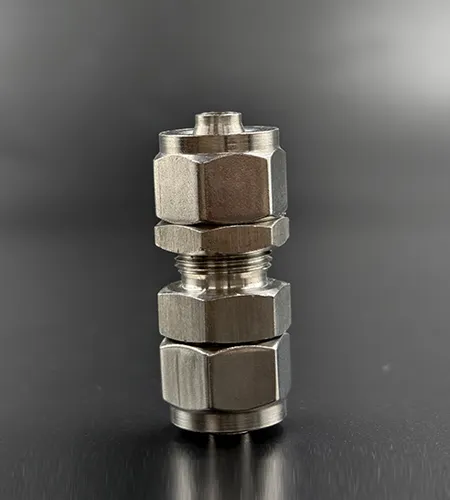 Stainless steel precision ferrule intermediate joint