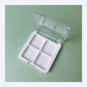 กล่องอายแชโดว์ 4 ช่องพร้อมฝาปิดโปร่งใส XQ93605