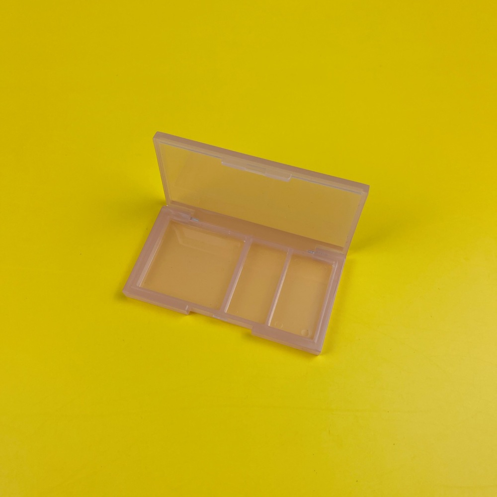 3 Compartment Plastic Eye shadow box XQ768