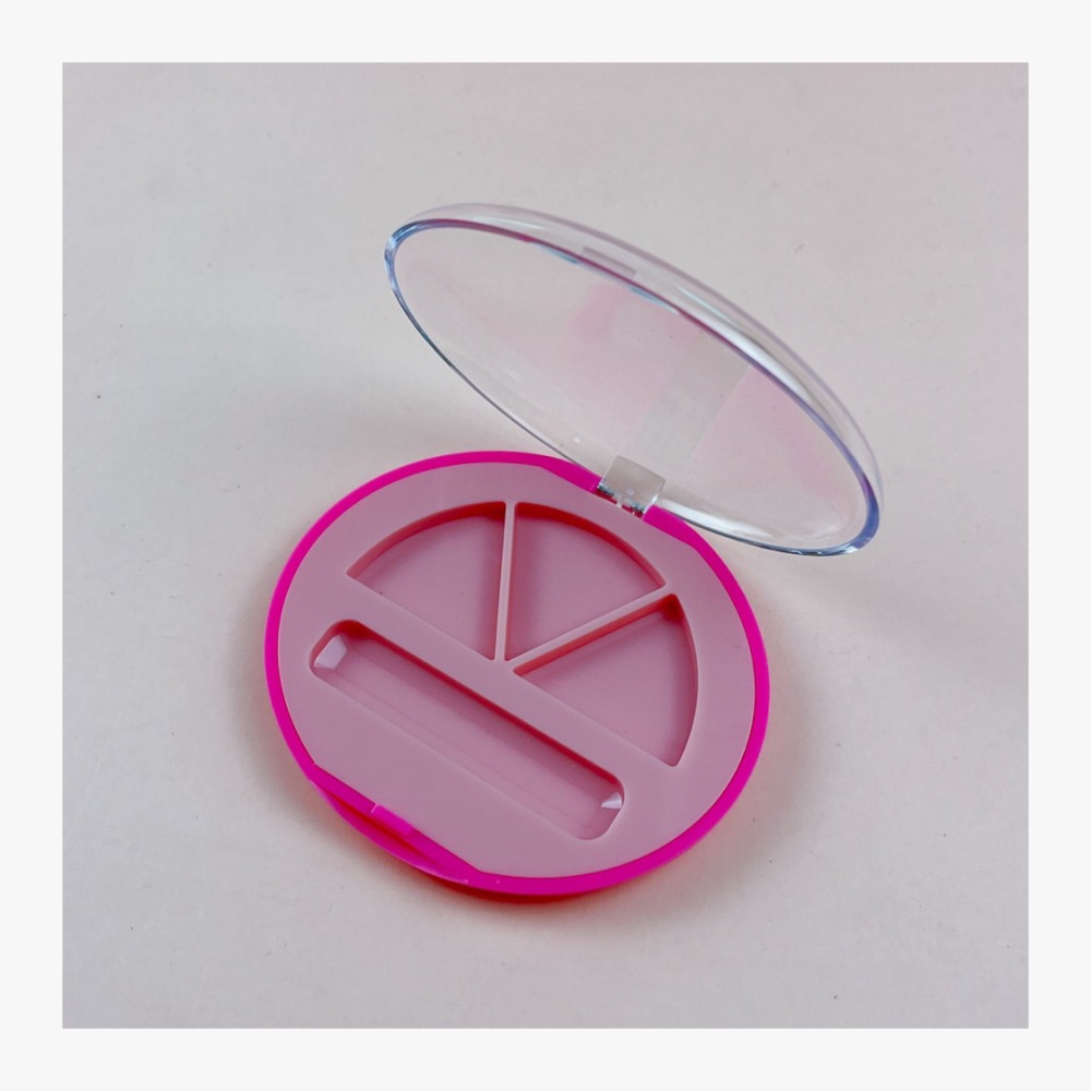 브러쉬 홀드 XQ93203이 포함된 2컬러 아이섀도 박스