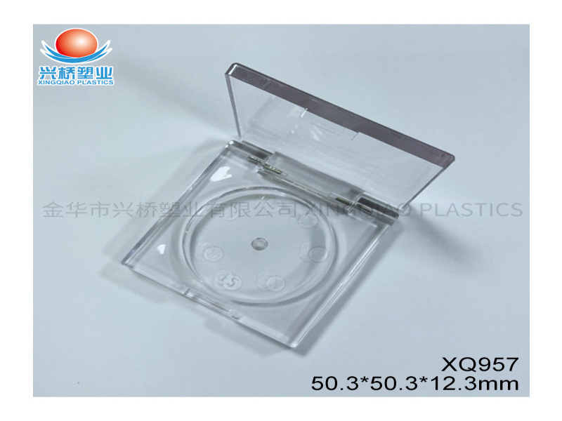 라운드 팬이 포함된 스퀘어 아이섀도 팔레트 XQ957