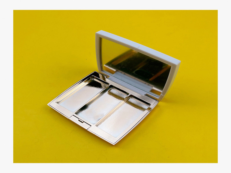 3 Compartment Eye shadow box with Built In Mirror XQ827