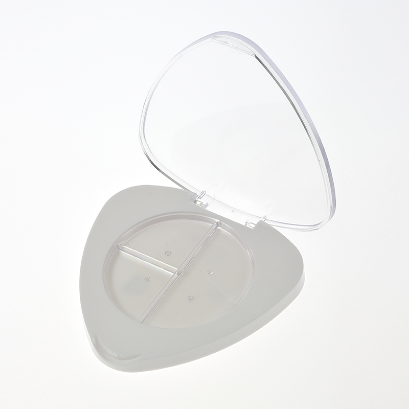 Compact Triangular 3 Color Eye shadow box XQ630