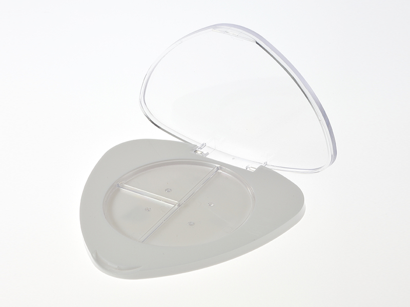 Compact Triangular 3 Color Eye shadow box XQ630