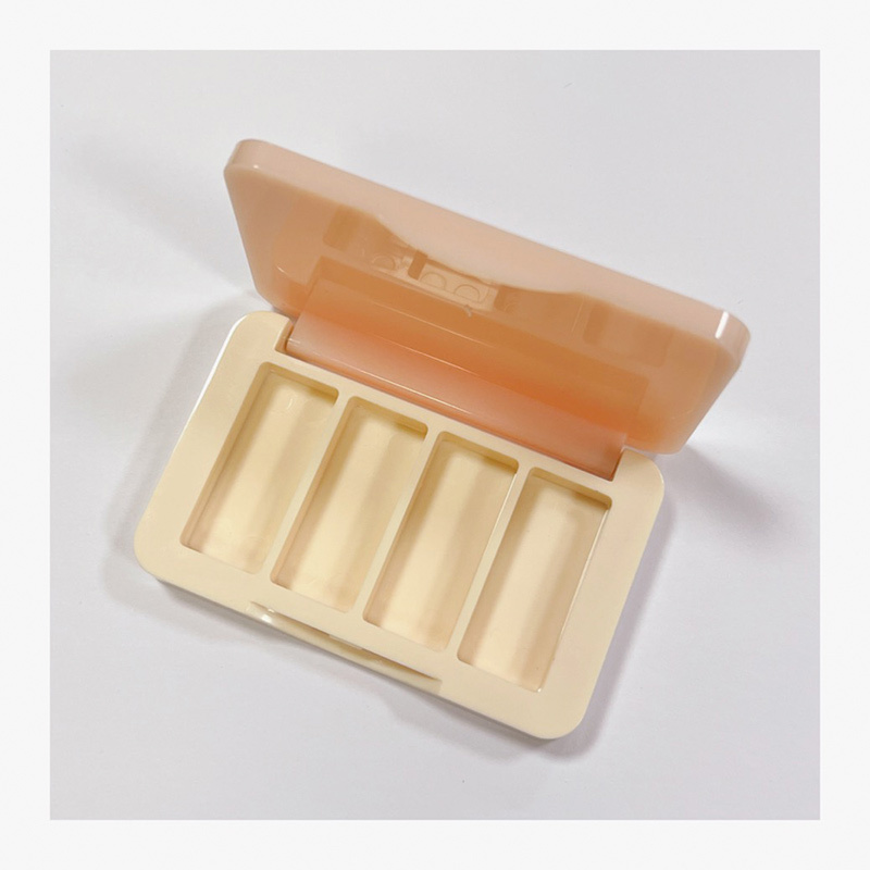 Minimalist 4 Compartment Eye shadow box XQ87503