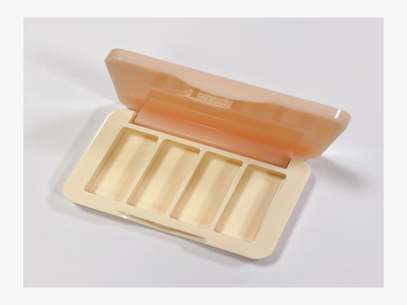 Minimalist 4 Compartment Eye shadow box XQ87503