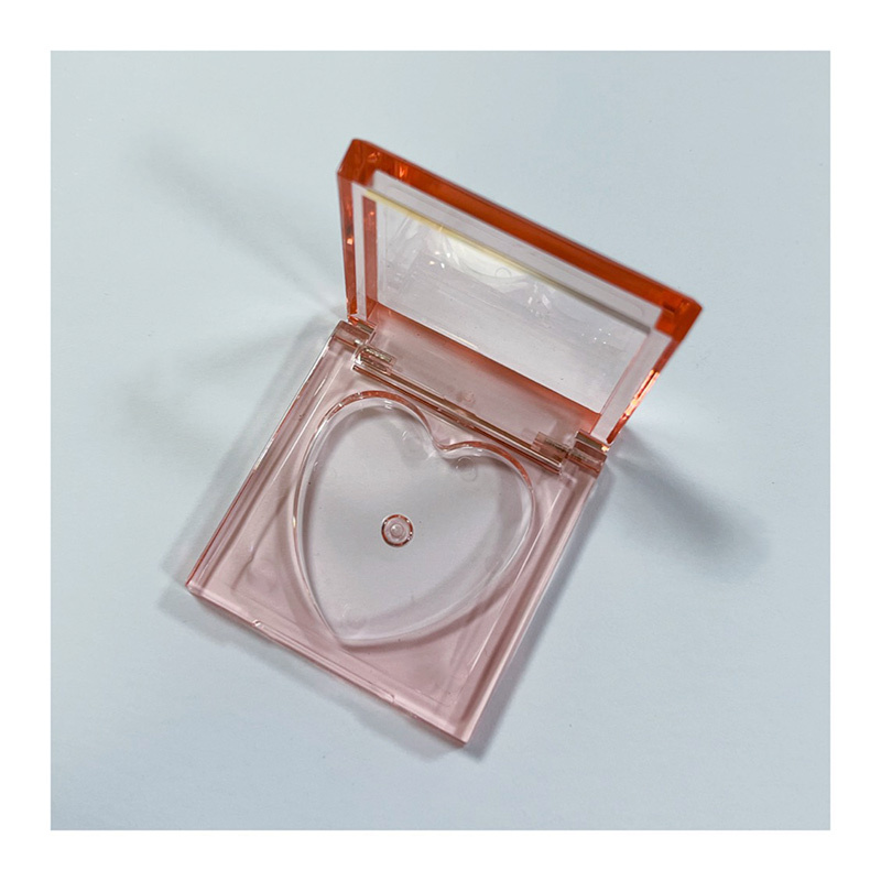 하트 모양의 수납공간이 있는 사각형 아이섀도 박스 XQ92909