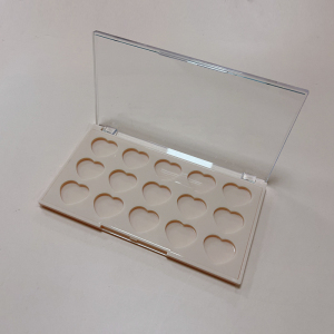 กล่องอายแชโดว์เปล่ารูปหัวใจ 15 สี XQ755