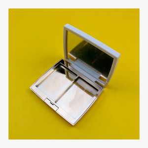 กล่องอายแชโดว์ Compact Mirror XQ829