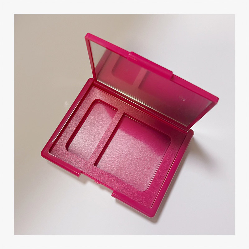 Snap Closing Dual Color Eye shadow box XQ788