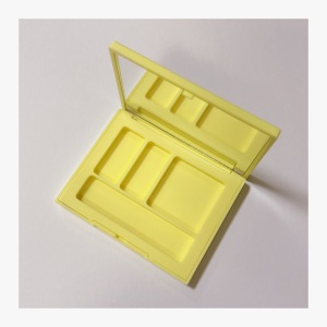 กล่องอายแชโดว์ 3 ช่องพร้อมช่องใส่แปรง XQ79504