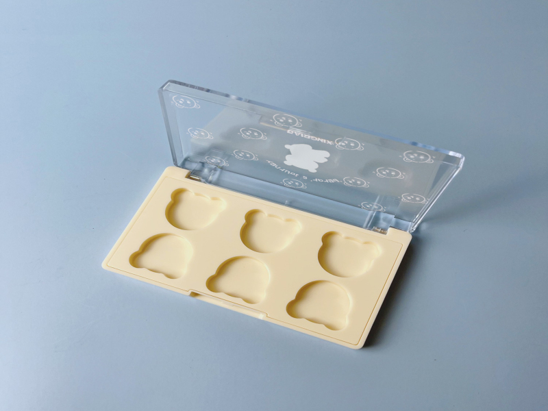 High Quality 6 Color Bear Themed Eye shadow box XQ775