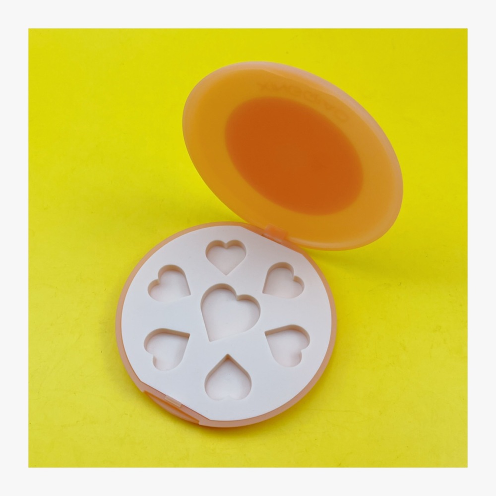 Round 7 Compartment Heart Shaped Eye shadow box XQ809