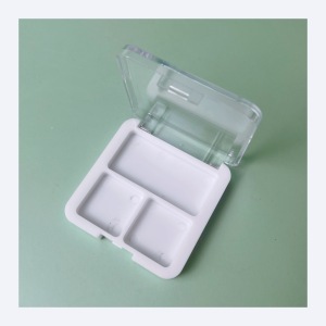 กล่องอายแชโดว์ 3 ช่องพร้อมฝาปิดโปร่งใส XQ93603