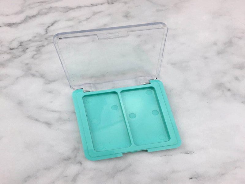 Dual Compartment Eye shadow box with Clear Cover XQ257