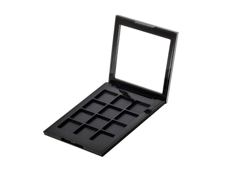 12 Color Snap Closure Eye shadow box XQ136