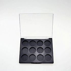 กล่องอายแชโดว์ 12 Round Hole Snap Top XQ210
