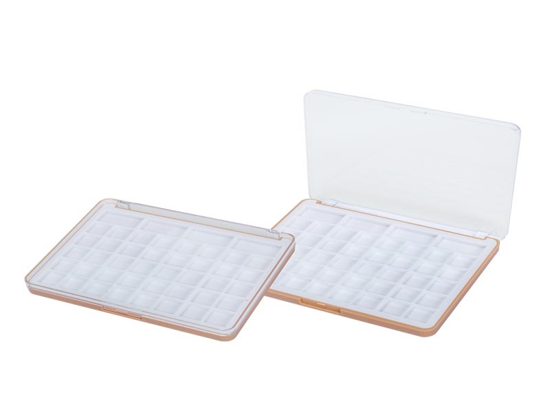 Multi Compartment Eye shadow box with Snap on Transparent Lid XQ506