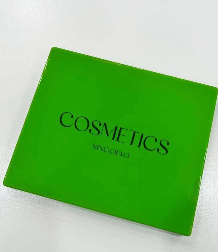 Six-compartment square eyeshadow palette