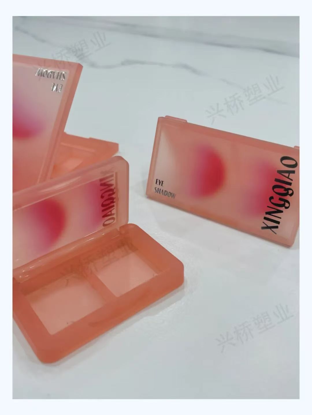 Two-compartment eyeshadow palette
